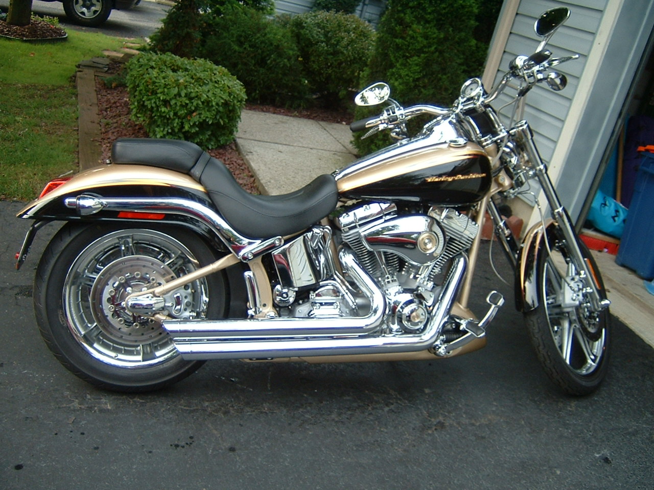 2001 Softail Deuce — view 1